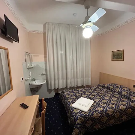 Hotel Marnie *