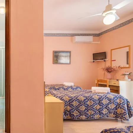 Marnie Hotel *