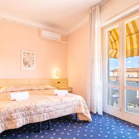 Marnie Hotel *